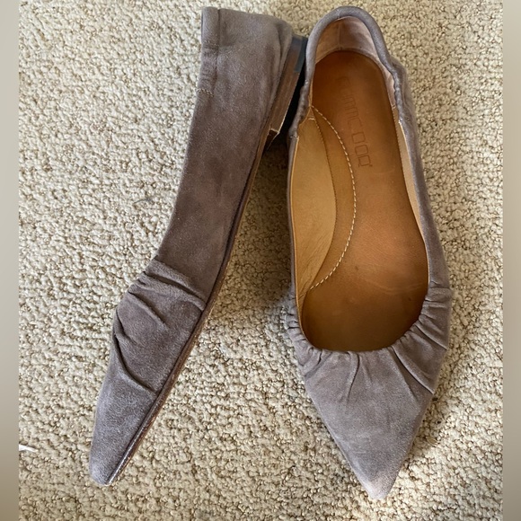 Pomme D’or ruched pointed toe flats taupe suede - Picture 3 of 4